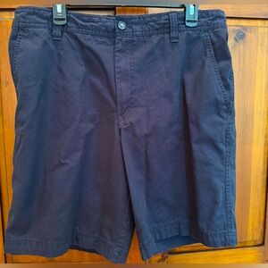 NWT Izod flat front walking shorts men’s size 36 navy.